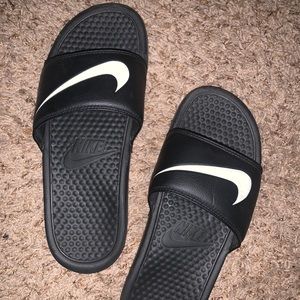 Nike Benassi Slides